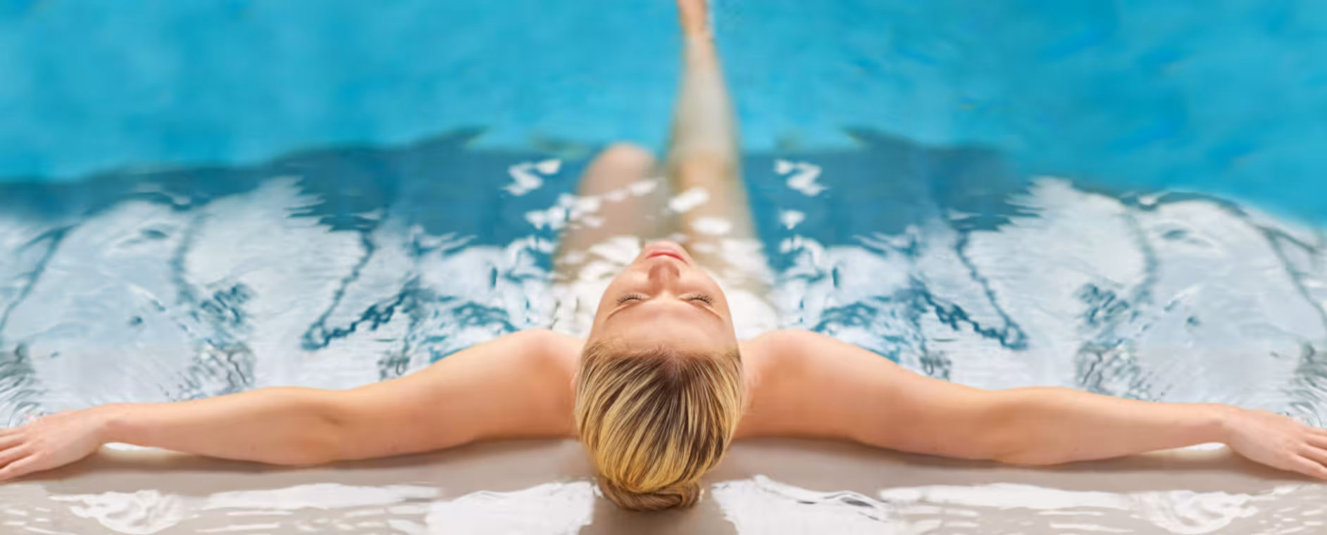 Sessão de terapia integrativa no Instituto Ahau, utilizando protocolos avançados de Reiki e Balanceamento Muscular para promoção da saúde holística.